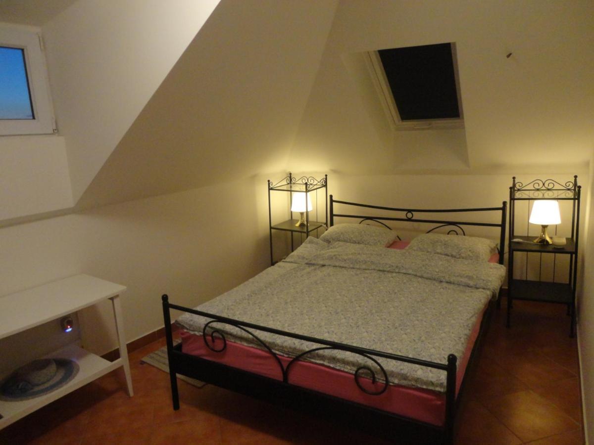 Apartment Gliha Jelsa  Bagian luar foto